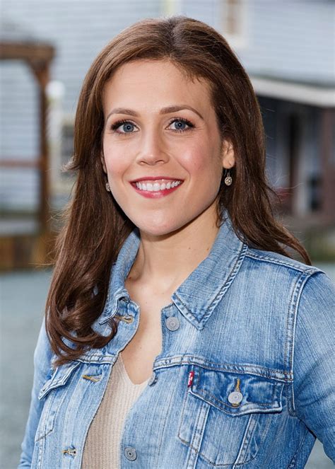 erin krakow hot pics|When Calls the Heart Star Erin Krakow Shares。